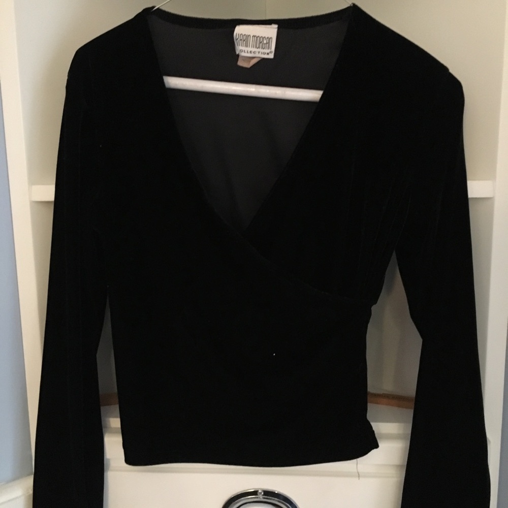 Top-velvet vintage long sleeves with front drape.